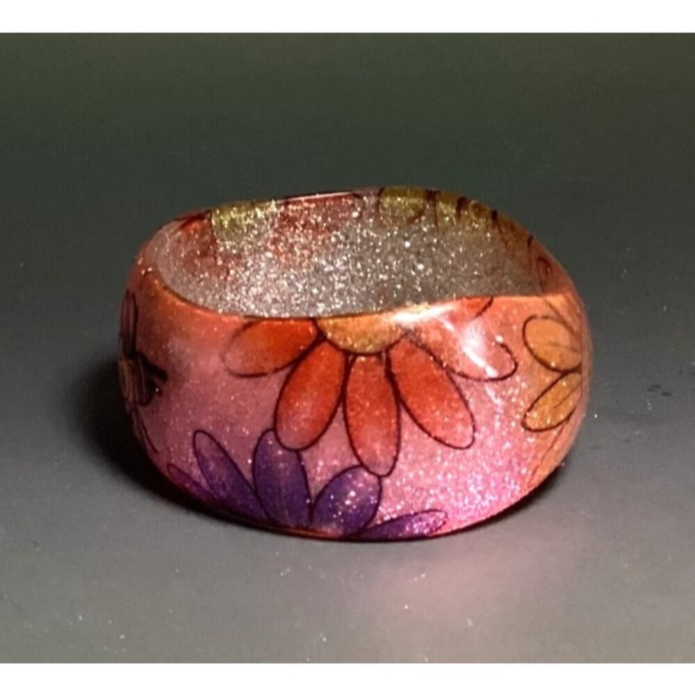 Vintage Chunky Pink Asymmetrical Lucite Bangle Bracelet Flowers Bee Glitter Y2K - Picture 2 of 6